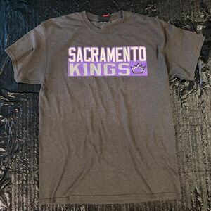Nba Men's Grey and Black T-shirt